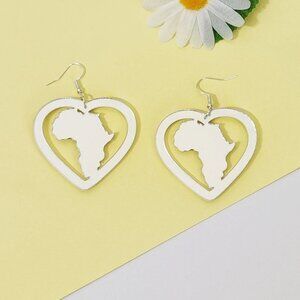 Africa Map inside a Heart Earring / (Silver)